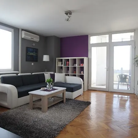 Luxury Near Parliament Appartement
